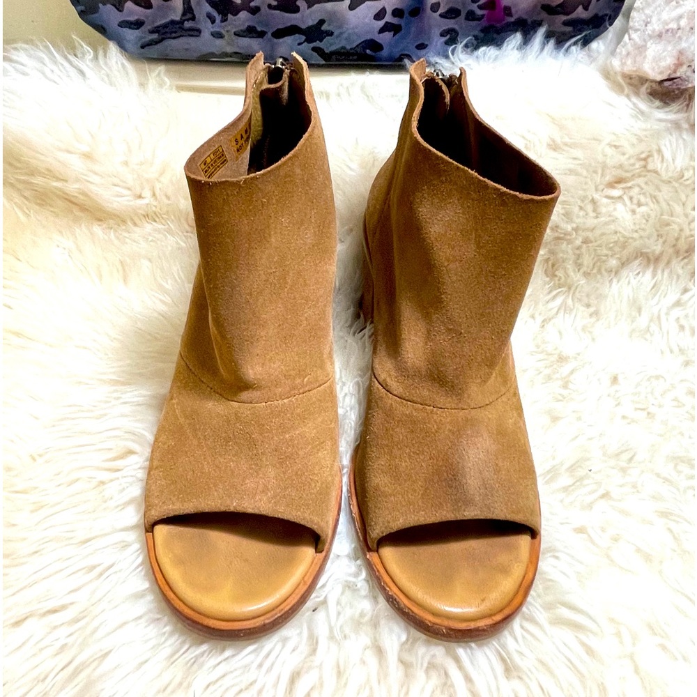 UGG Tan Suede Open Toe Boot Size 7